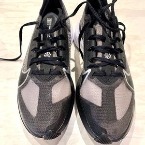 Black nike sneakers never worn